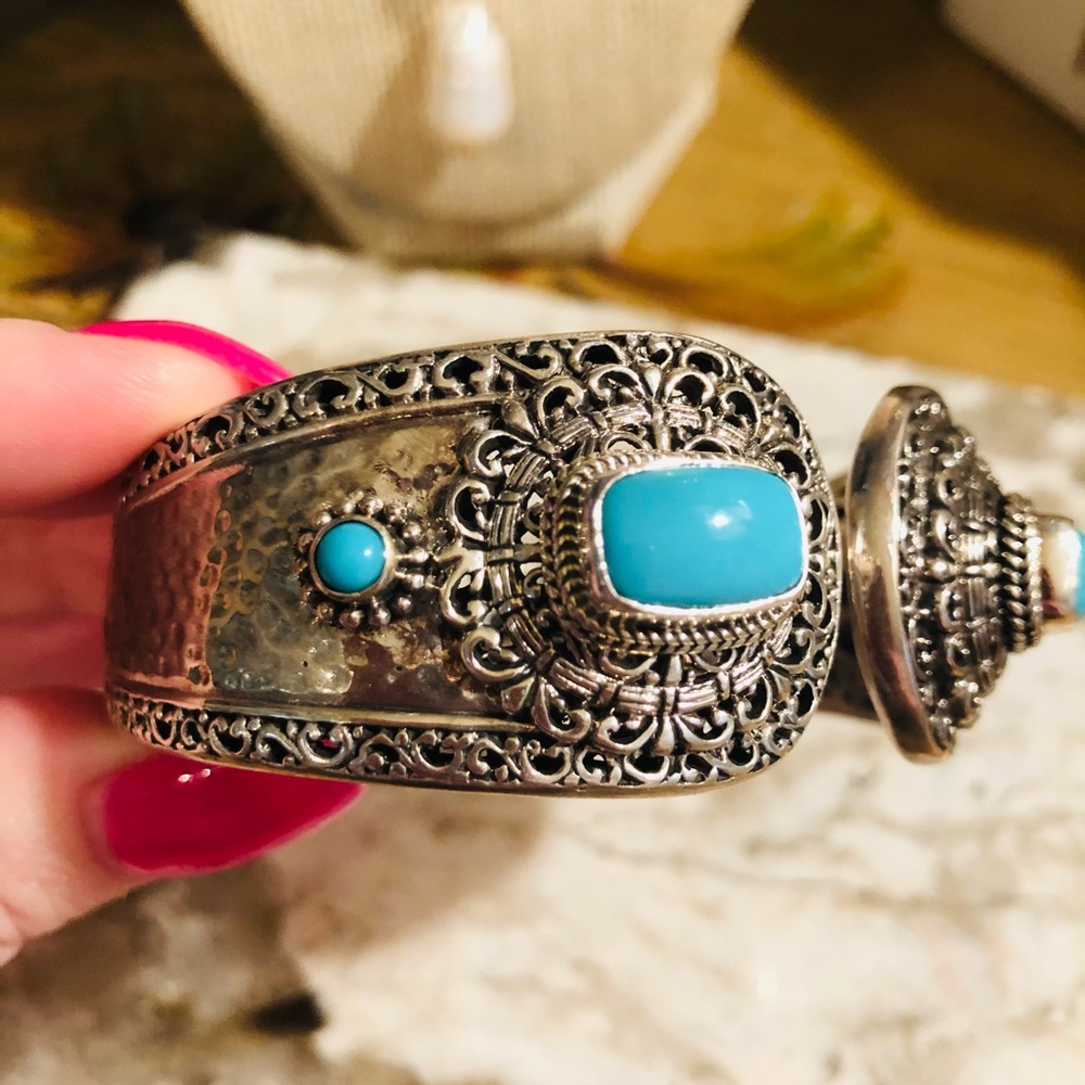 Sleeping beauty turquoise sterling silver Balinese cuff bracelet - Picture 3 of 8